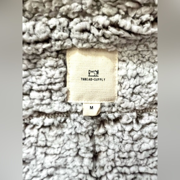 Thread + Supply Women’s Sherpa Fleece Vest Size Medium - Picture 7 of 13